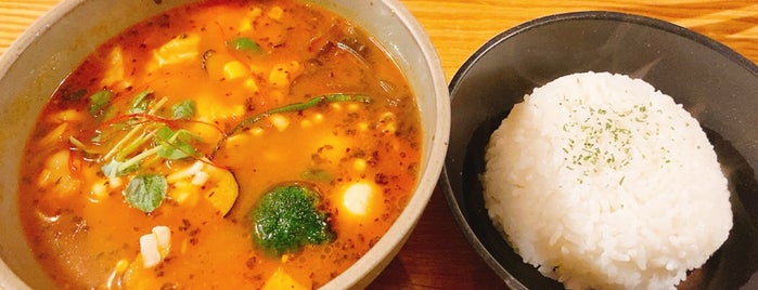 Curry & Cafe SAMA 北大前店 is one of Orte, die Takuma gefallen.