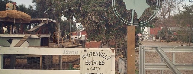 Hooterville Estates is one of Orte, die Marsha gefallen.
