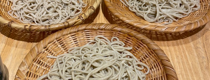 小松庵総本家 銀座 is one of Noodles.