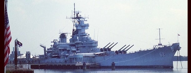 Pier - Battleship NJ view is one of Orte, die Lizzie gefallen.