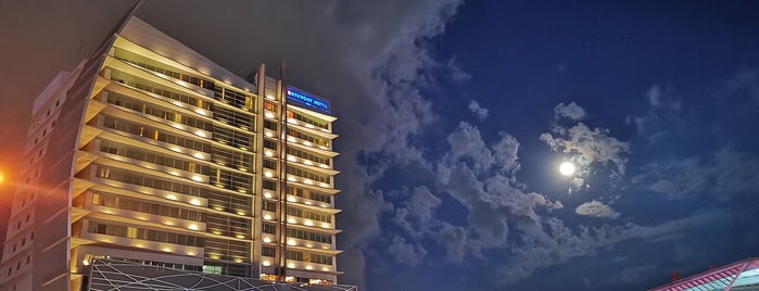 Bayfront Hotel is one of Tempat yang Disukai Edzel.
