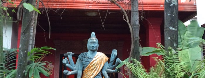 Golden Temple Villa is one of Siem Reap Eats.