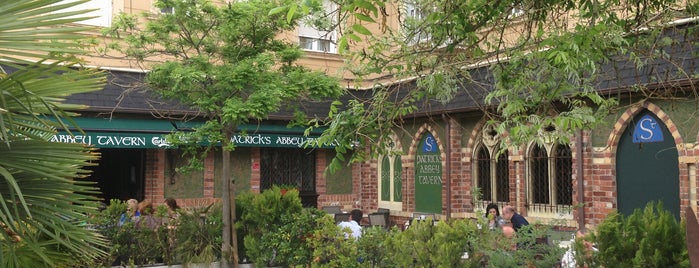St. Patrick's Abbey Tavern is one of De copas chulas.