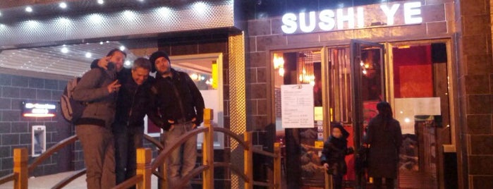 Sushi Ye is one of สถานที่ที่ Jasmine ถูกใจ.