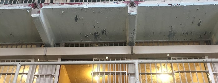Alcatraz Cell House is one of Tempat yang Disukai Ninah.