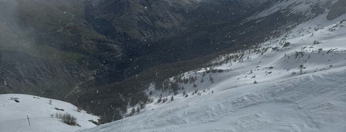 La Grave/La Meije 3200m is one of skis resorts you should visit.