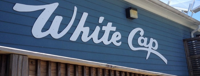 White Cap Seafood Restaurant is one of Orte, die Helene gefallen.