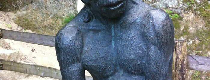 Muzej Krapinskih Neandertalaca is one of Roni : понравившиеся места.