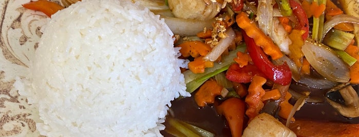 Thai Thai Cuisine is one of Lugares guardados de Lizzie.