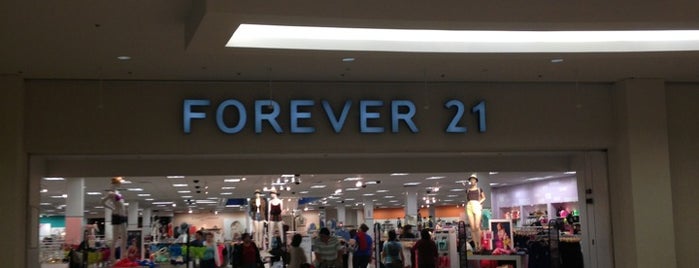 Forever 21 is one of Brenda'nın Beğendiği Mekanlar.