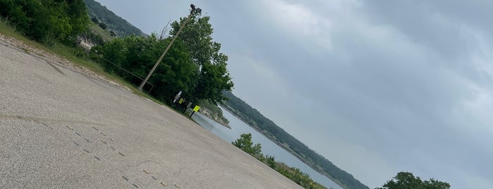 Lake Georgetown is one of Places to go.