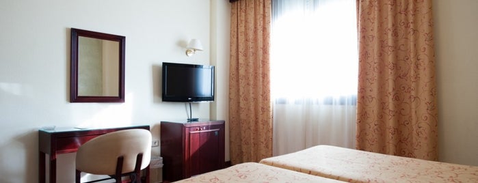 Hotel Derby Sevilla is one of สถานที่ที่ Artur ถูกใจ.