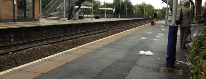 Trowbridge Railway Station (TRO) is one of Maggieさんのお気に入りスポット.