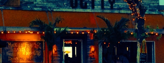 Jetty Bar & Grill! is one of Lugares favoritos de Gaudiness.