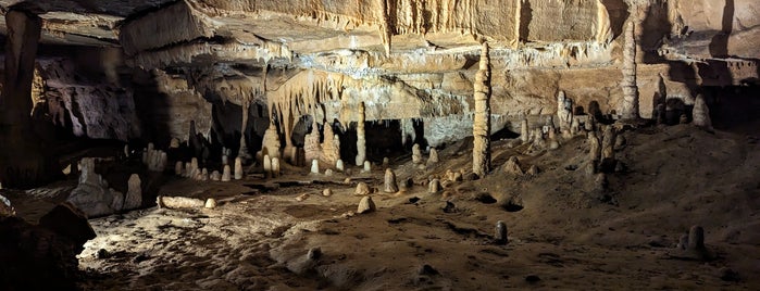 Marengo Cave is one of Road Trip.