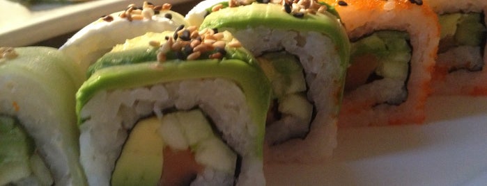 Sushi Roll is one of Tempat yang Disukai Soni.