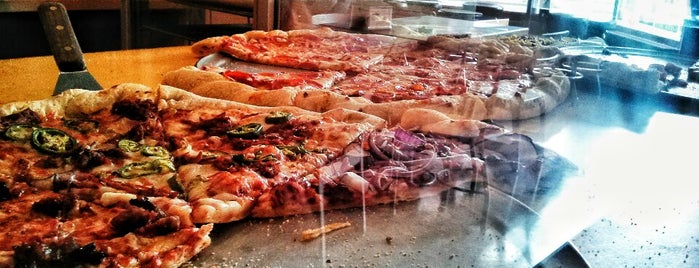 American Dream Pizza is one of สถานที่ที่ Vahid ถูกใจ.