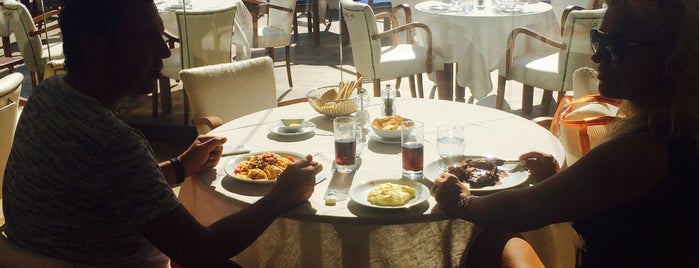 CIPRIANI italia restaurant is one of สถานที่ที่ Vedat ถูกใจ.