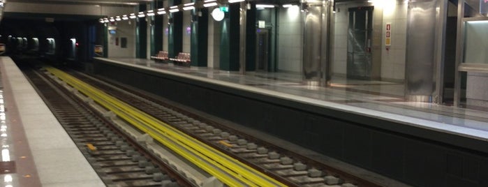 Anthoupoli Metro Station is one of Lugares favoritos de Palia.