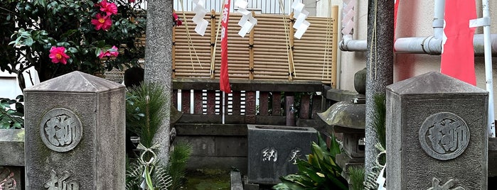 石塚稲荷神社 is one of 神社仏閣.