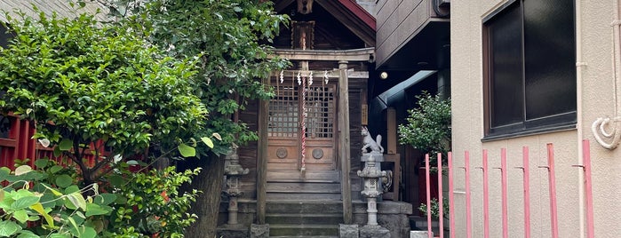 孫三稲荷神社 is one of 東京ココに行く！ Vol.7.