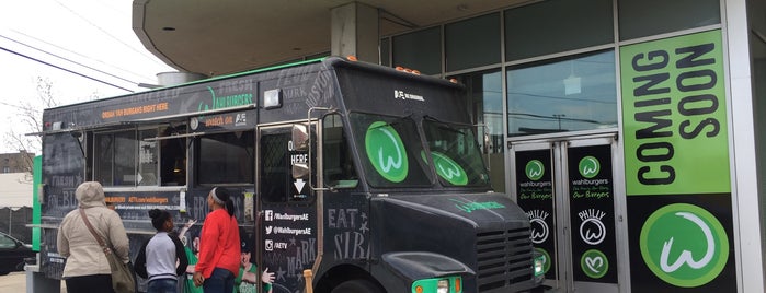 Wahlburgers is one of nikさんのお気に入りスポット.