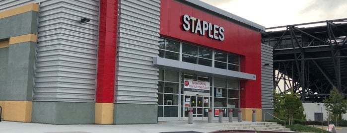 Staples® Print & Marketing Services is one of Lugares favoritos de Eve.