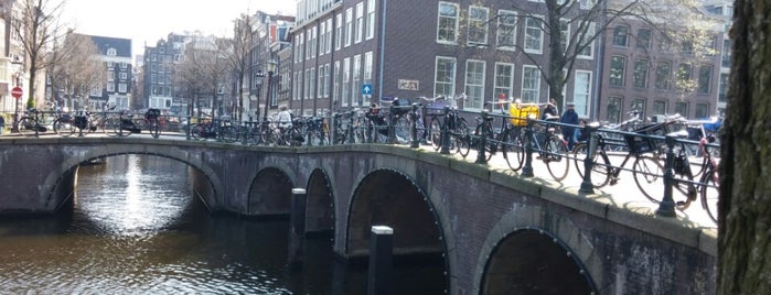 Brug 18 is one of Amsterdam bridges: count them down! ❌❌❌.