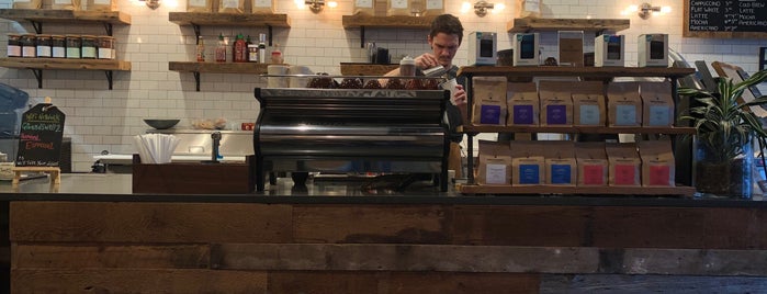Groundswell Coffee Roasters is one of Locais curtidos por Andrew.