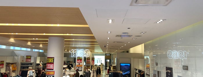 GAP is one of Chrisitoさんのお気に入りスポット.