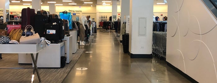 Nordstrom Rack is one of Danaさんのお気に入りスポット.
