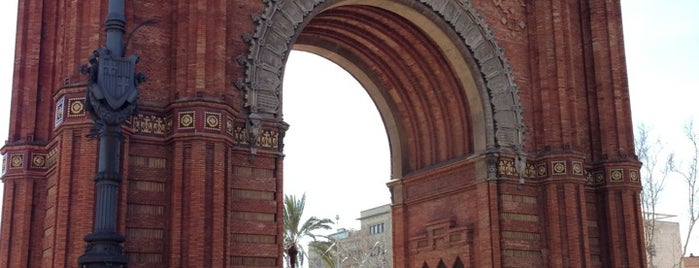 Arco del Triunfo is one of El Borne está vivo.