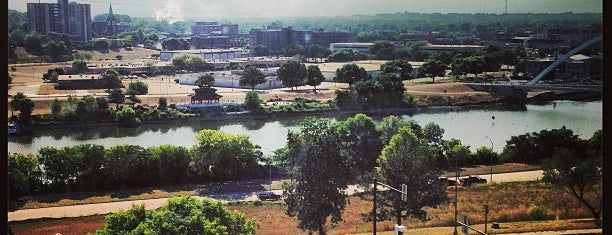 Comfort Inn & Suites Event Center is one of Lieux qui ont plu à Meredith.