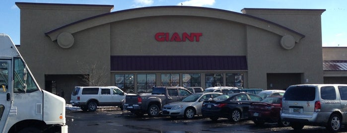 Giant is one of Lugares favoritos de Dave.