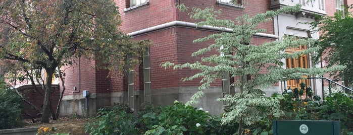 Condon Hall is one of University of Oregon Buildings.