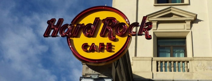 Hard Rock Cafe Madrid is one of Sitios de Hamburguesas.