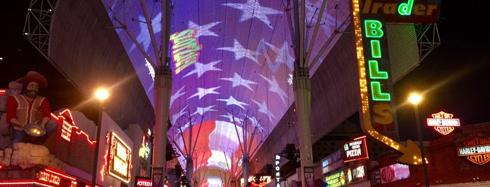 Fremont Street Experience is one of Lily'in Beğendiği Mekanlar.