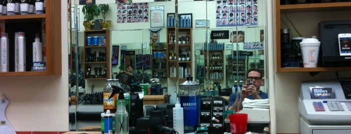 Ben's Barbers is one of Tempat yang Disukai Charles.