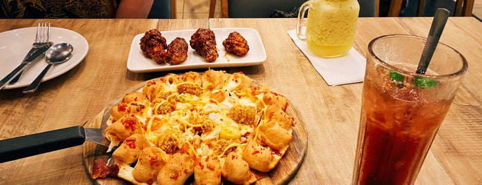 Pizza Hut is one of Shopping Mall..