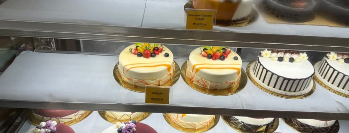 Fruity Bakery & Cafe is one of Crystalさんの保存済みスポット.