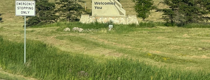 Minnesota / North Dakota State Line is one of Lugares guardados de Dee.