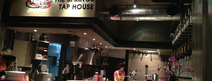 The Springs Taphouse is one of 술집.