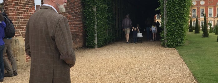 Hampton Court Great Vine is one of สถานที่ที่ Athelia ถูกใจ.