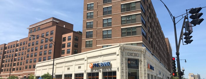 PNC Bank is one of สถานที่ที่ Heidi ถูกใจ.