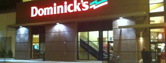Dominick's is one of สถานที่ที่ Robert ถูกใจ.