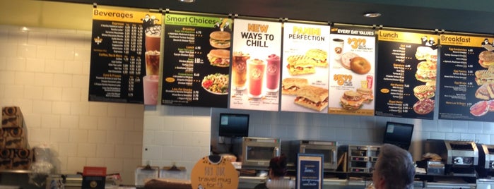 Einstein Bros. Bagels is one of Meshari 님이 좋아한 장소.