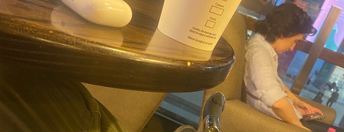 Starbucks is one of Esraさんのお気に入りスポット.