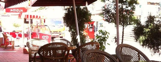 Sada Cafe is one of สถานที่ที่ Faik Emre ถูกใจ.
