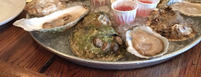 Thames Street Oyster House is one of Lugares favoritos de Elliot.
