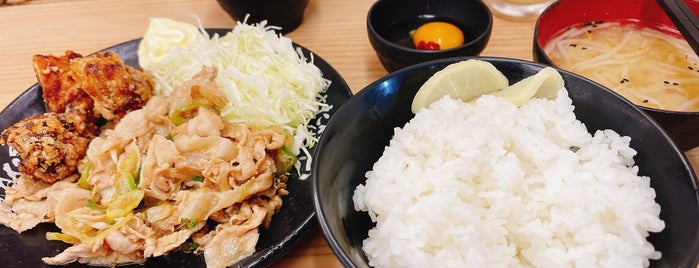 伝説のすた丼屋 is one of 大学丼のあるお店.